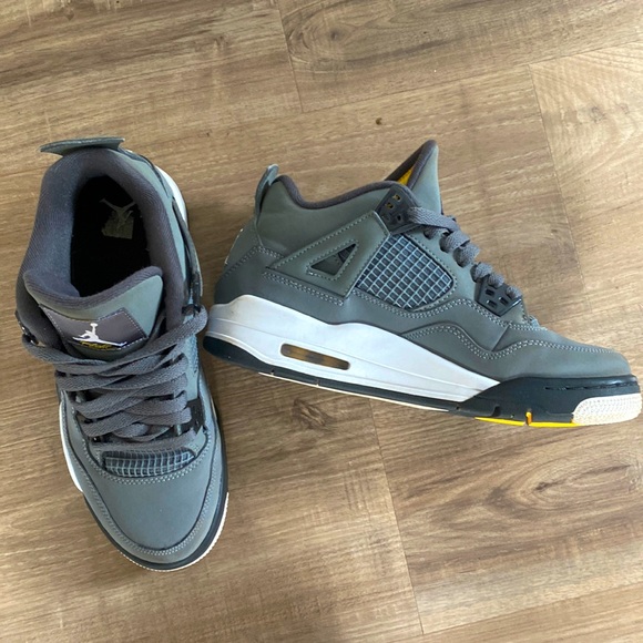slightly worn Nike Air Jordan 4’s Cool Grey - Picture 1 of 1
